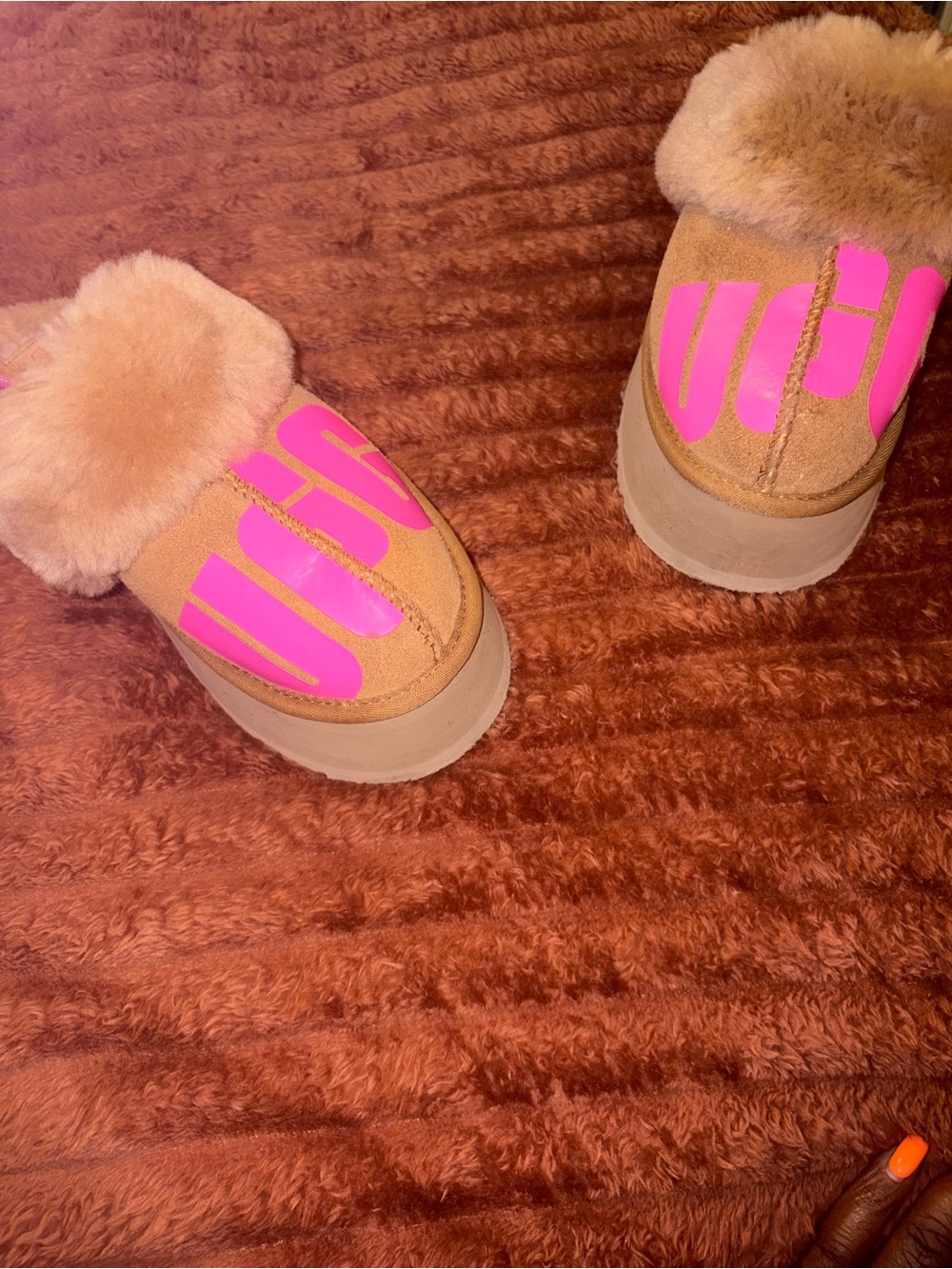UGG WomenChestnut Slip-On Slippers with Bright Pink Logo